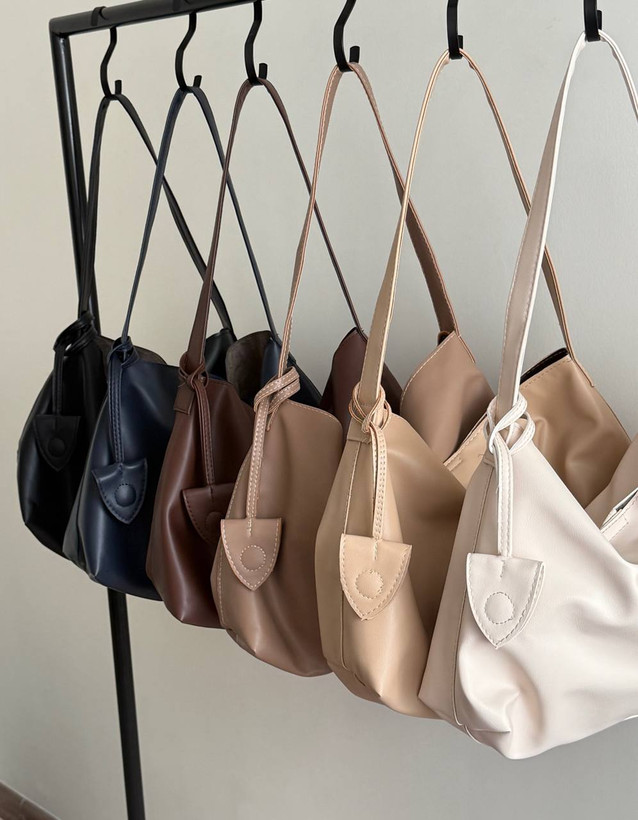 کیف زنانه چرمی مدل مارتا مگنتی
